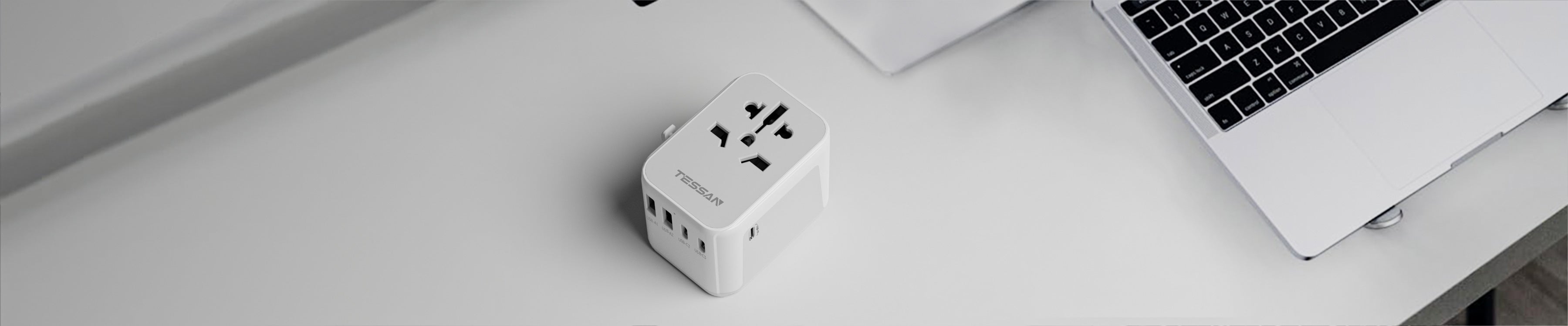 Universeller Reisestecker